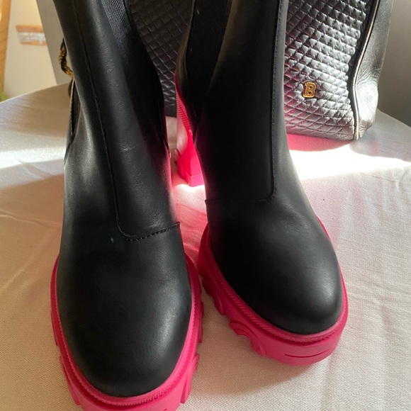 Super cute Sorel Winter Boots ! - Picture 7 of 11